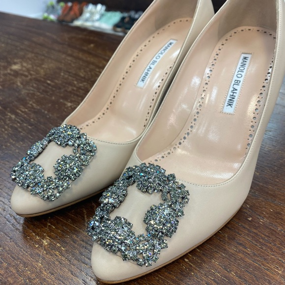 Manolo Blahnik Tan Leather Hangisi - Picture 4 of 9